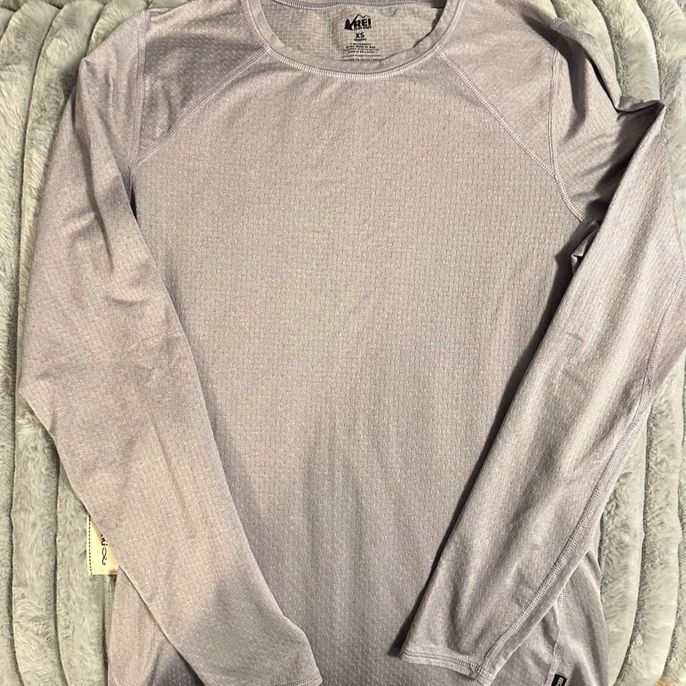 🌺🌸🌼BOGO REI light purple has layer top
